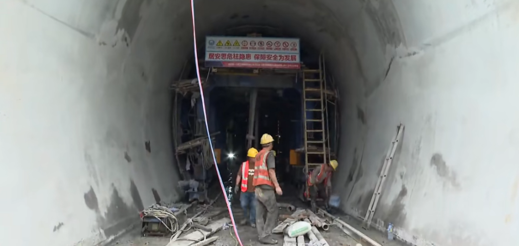 石鼓卿园这个隧道，主洞全部贯通